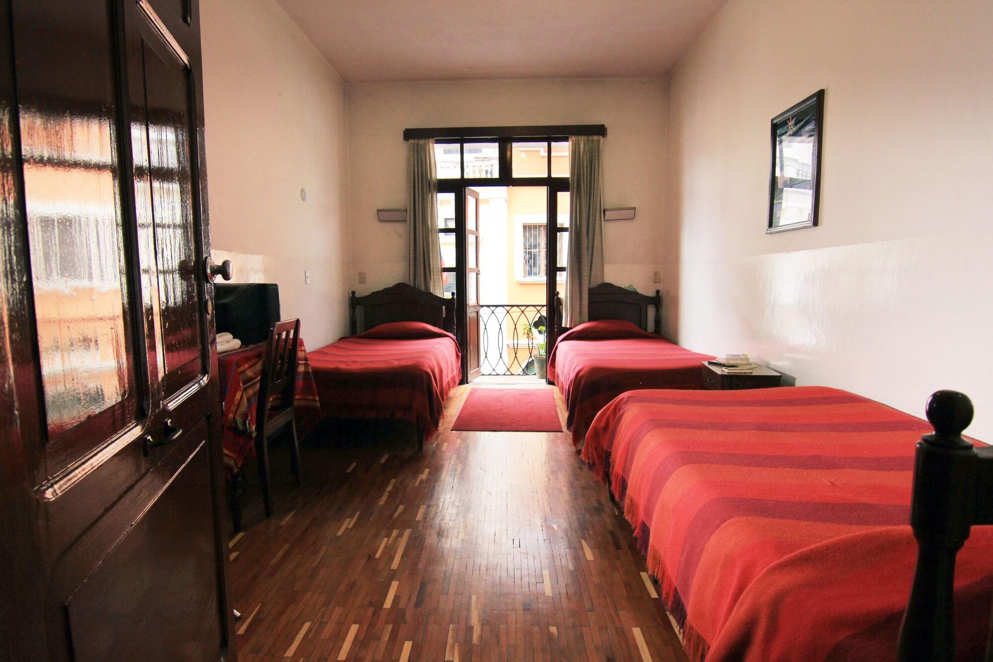 Hotel Huasi Continental Quito Exterior photo