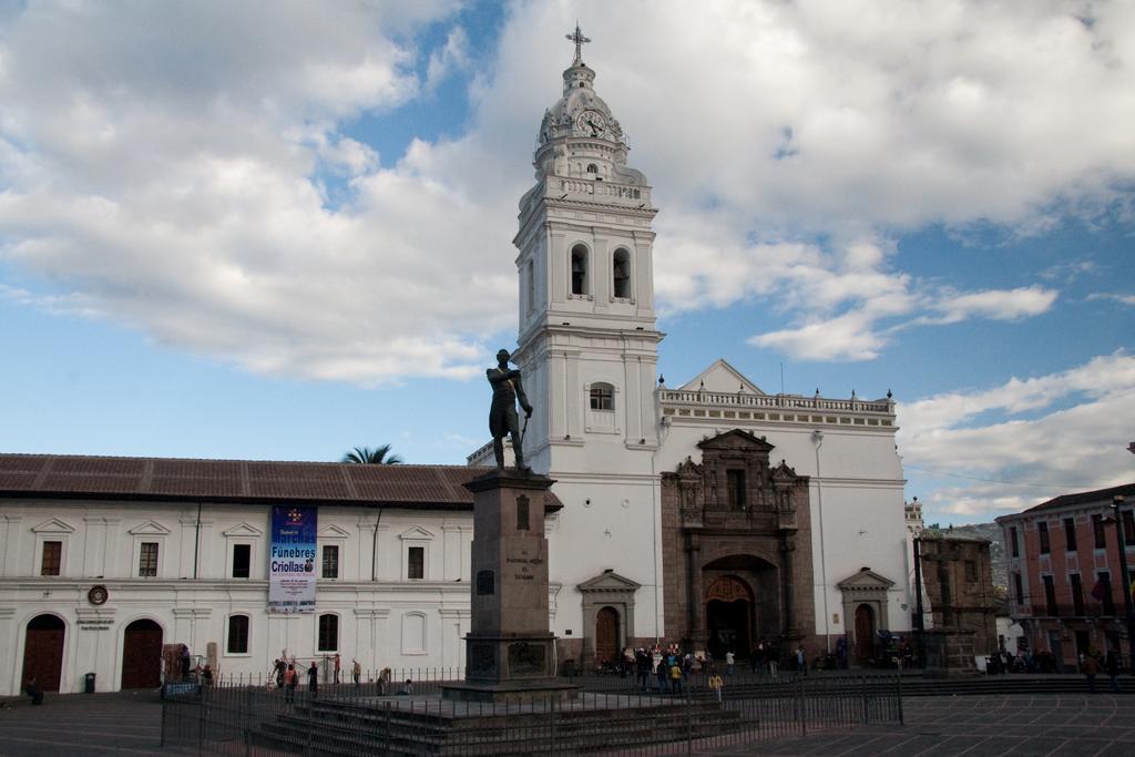 Hotel Huasi Continental Quito Exterior photo