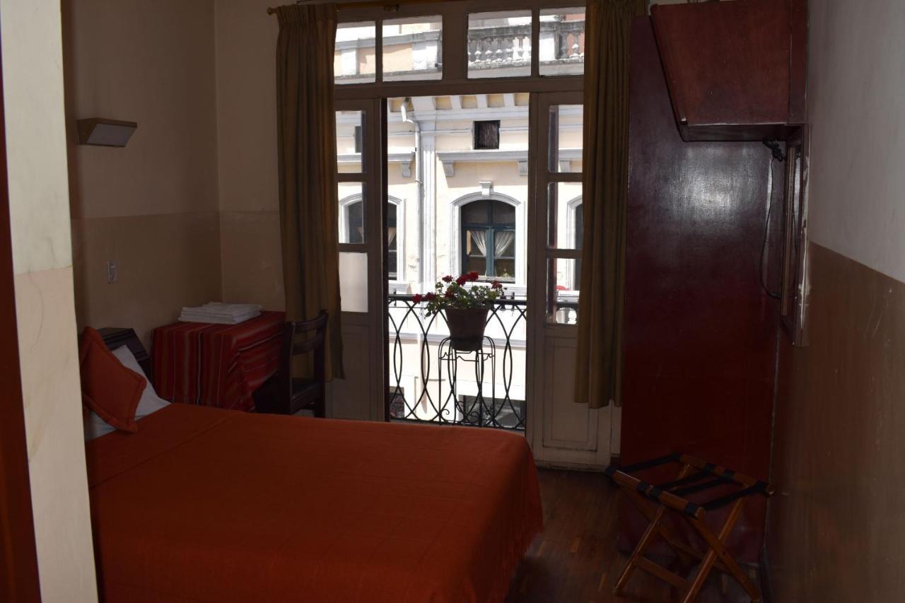 Hotel Huasi Continental Quito Exterior photo